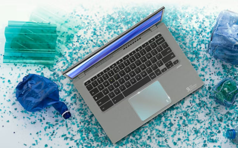 Acer Chromebook Vero Woman working at datacenter area