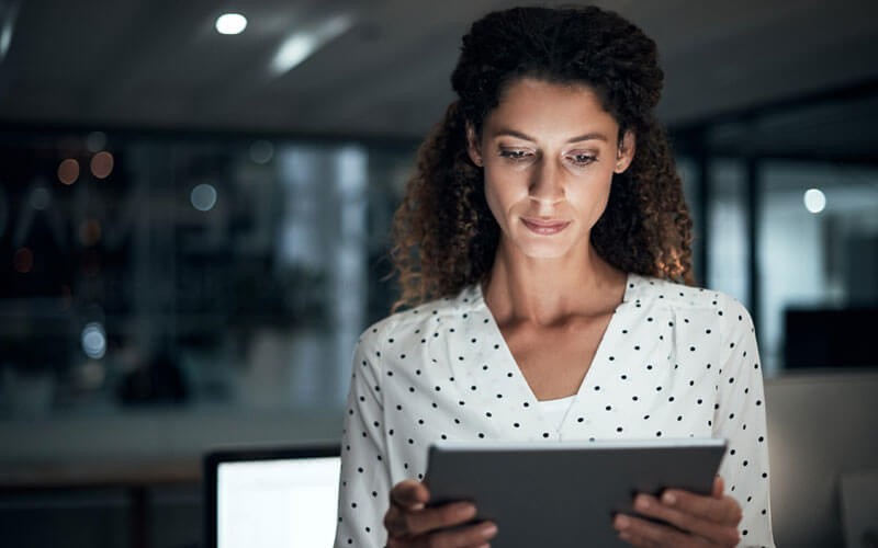 Arcserve Cloud Woman holding tablet device