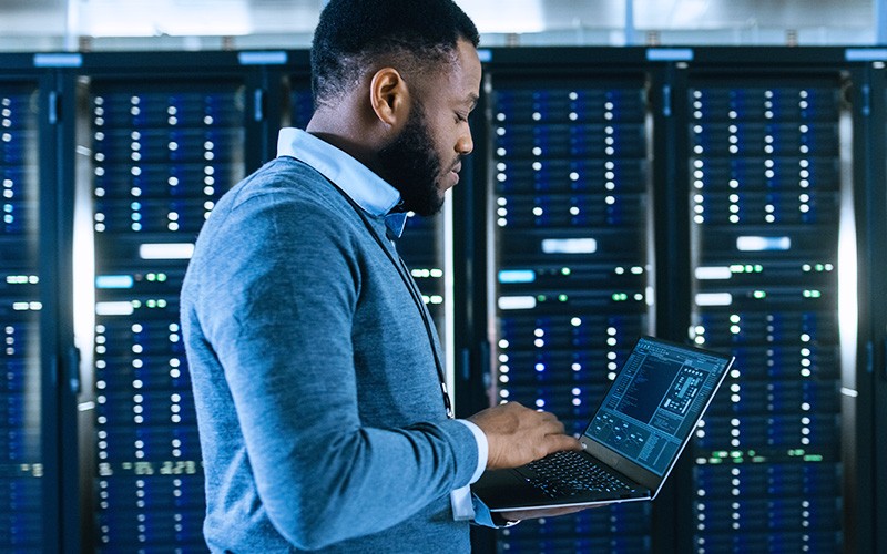 Connect your organization and increase visibility into remote sites with Extreme Networks SD-WAN solutions. Professional using laptop