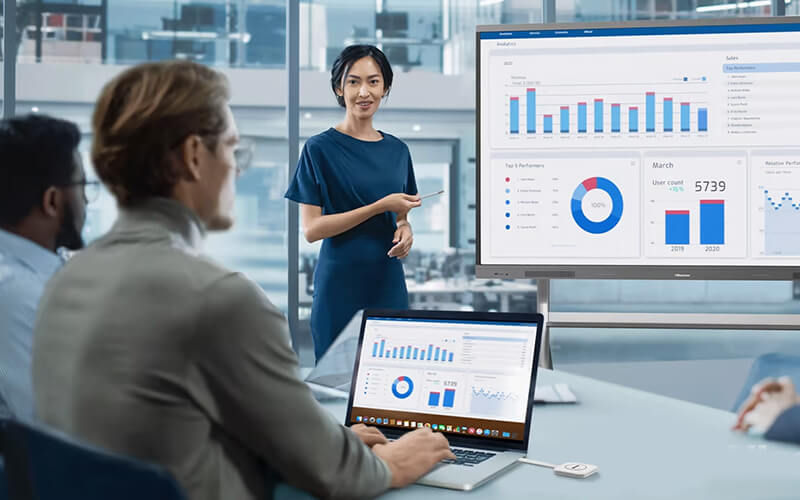 Digital signage that captivates audiences Professionals presenting using Hisense