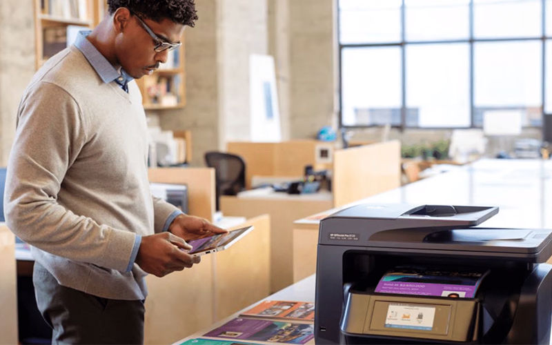 HP Automated Replenishment Services automatically tracks your toner supplies Professional using tablet