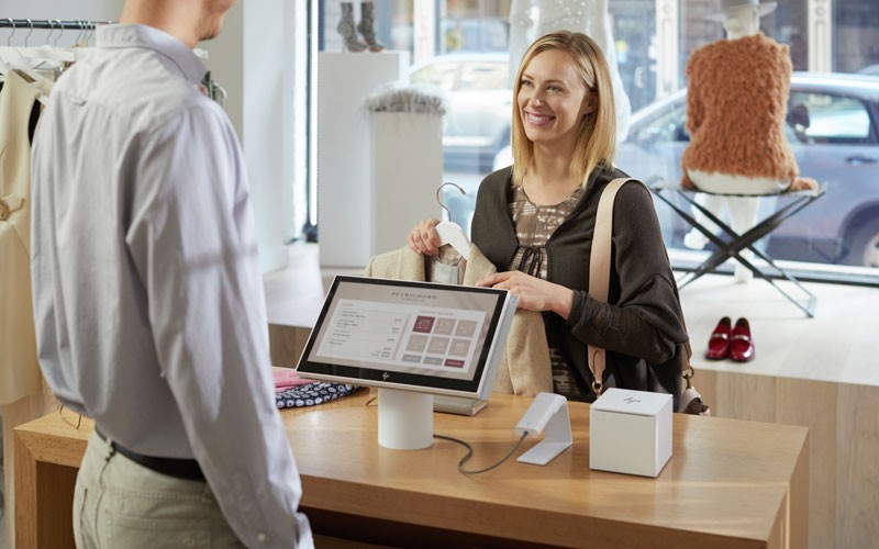 HP lifestyle shopper purchasing at check out with HP ElitePOS product