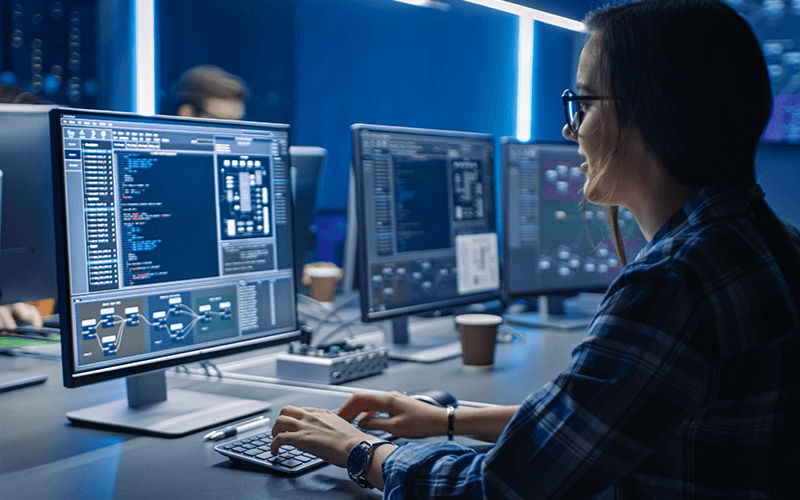 Infoblox Threat Defense™ Teammates working together at the office