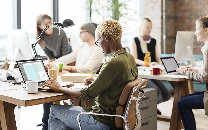 The Virtual LoadMaster MAX (VLM-MAX) is a full-featured, cloud-based load balancer that’s optimally sized and priced for your multicloud and public environments. Teammates collaborating in workplace