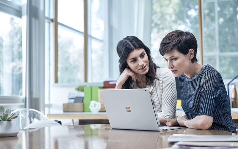 Microsoft cloud support Women working on Microsoft Surface device