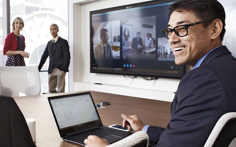 O365 productivity tools for your organization Business meeting using videoconferencing
