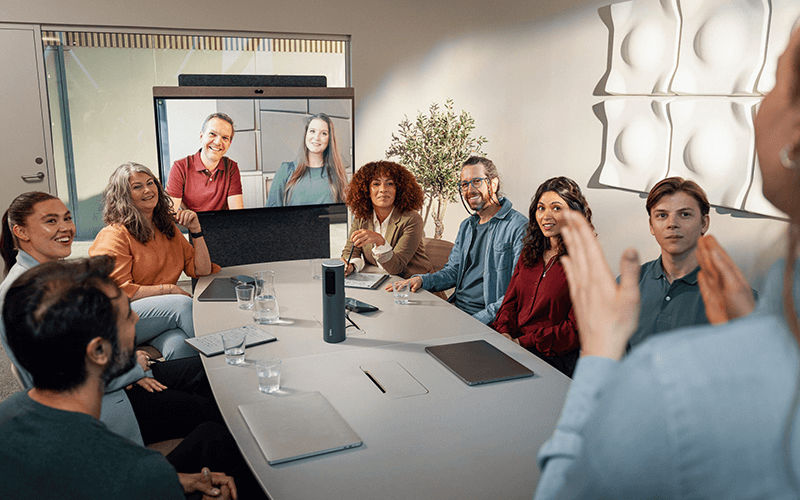 Medium spaces, up to 10 people Teammates having a meeting in a medium spaces