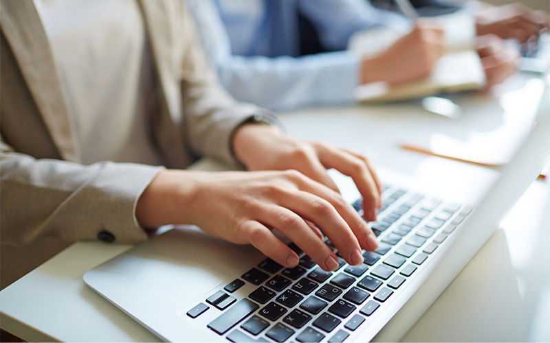 Get deployment flexibility with Horizon 8 Horizon® 8 delivers virtual desktops and applications from on-premises to the cloud.