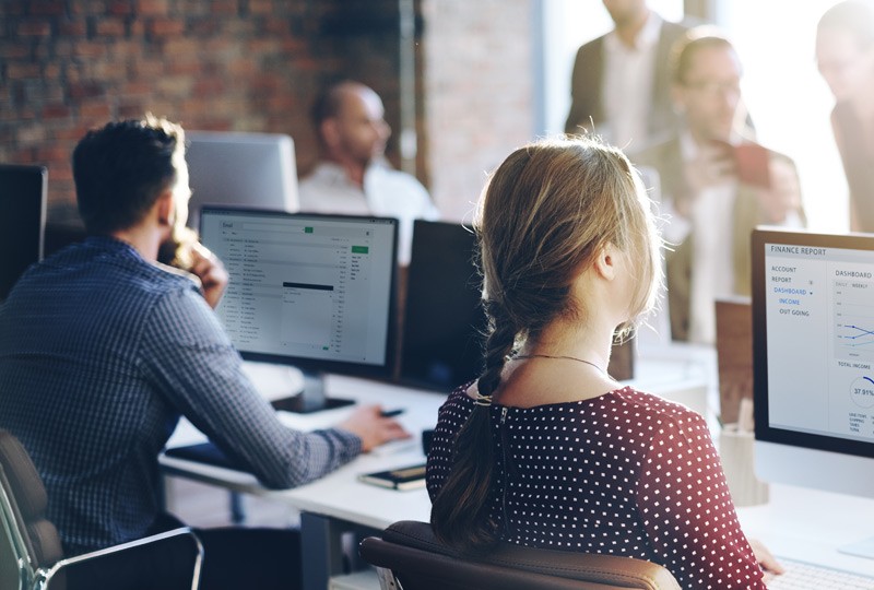 Dynamically allocate between current infrastructure and the cloud Business professionals using back-up and recovery software in office