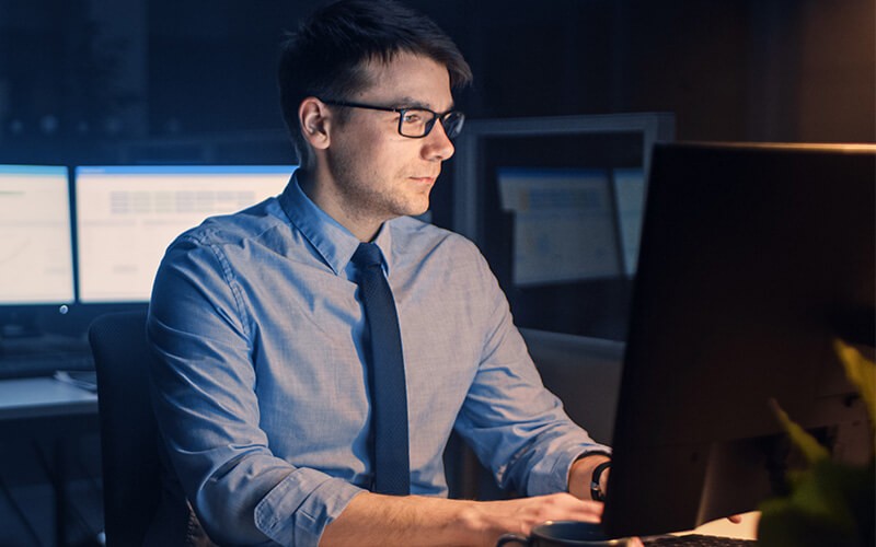 Rapid7 InsightVRM Man working at the office