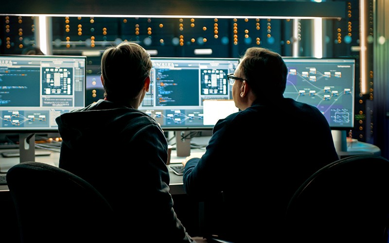 Keep your workforce productive with ITSM software that makes it easier IT professionals collaborating