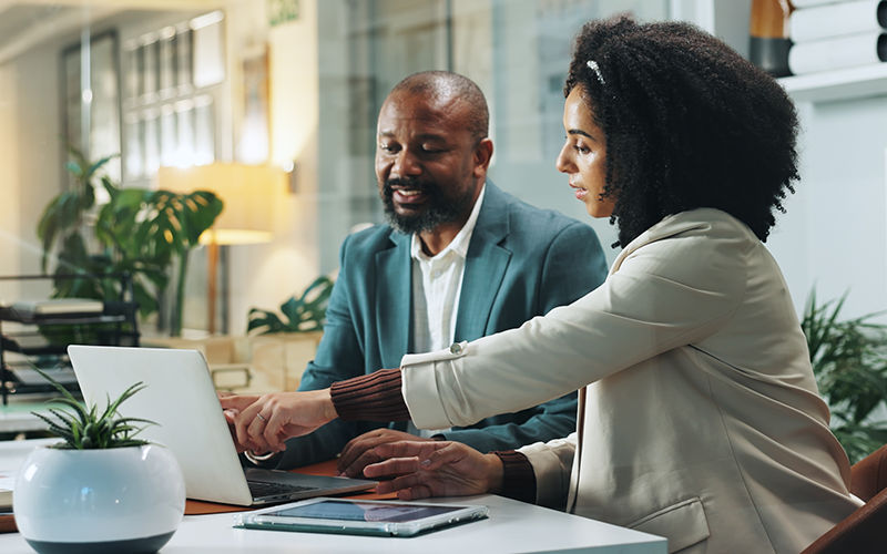 workmates-laptop-office-ss-2654539569 workmates-laptop-office-ss-2654539569